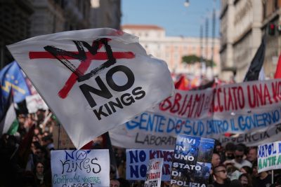 Le foto della grande manifestazione «No Kings» a Roma