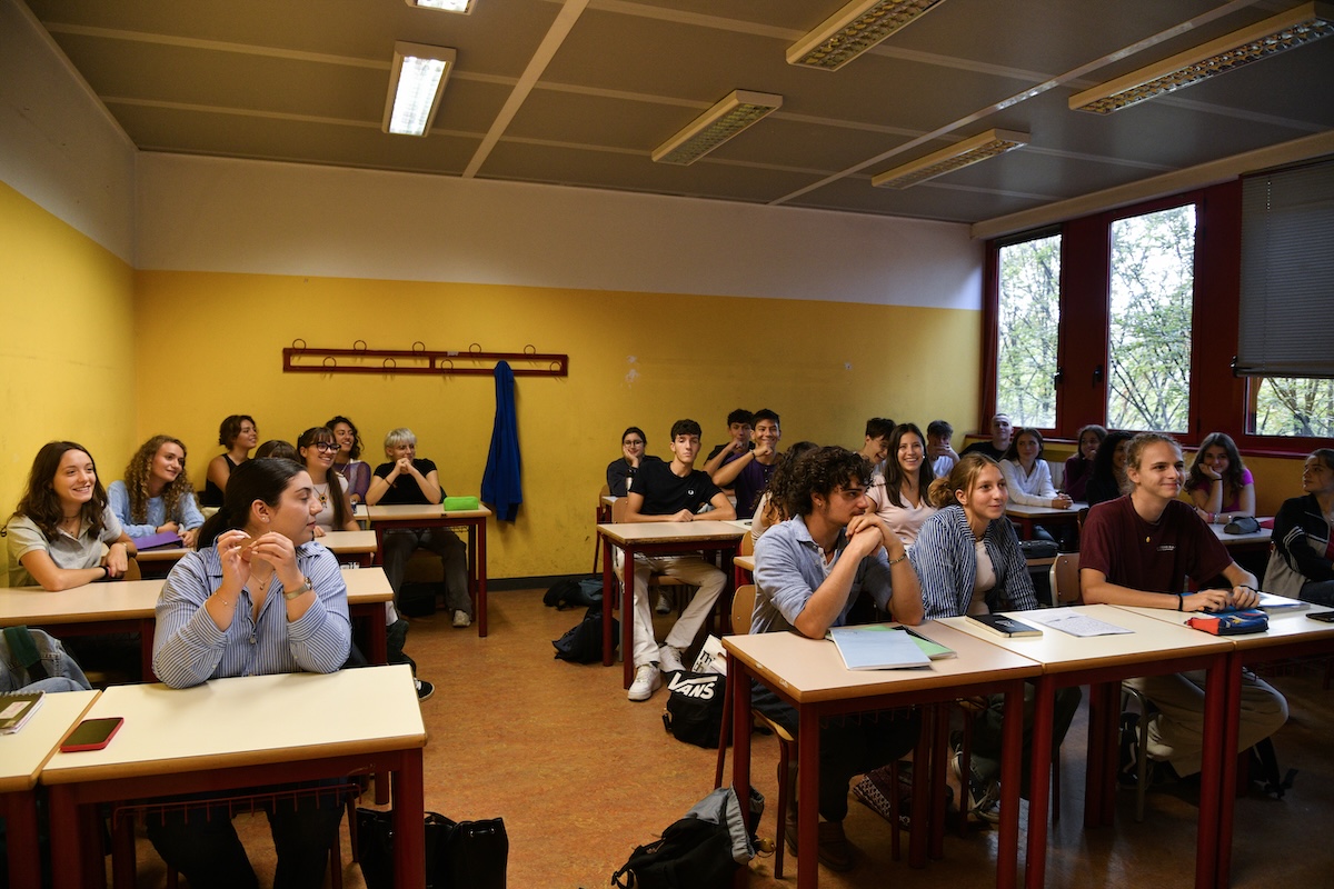Gli stipendi di chi lavora nelle scuole aumenteranno un po’
