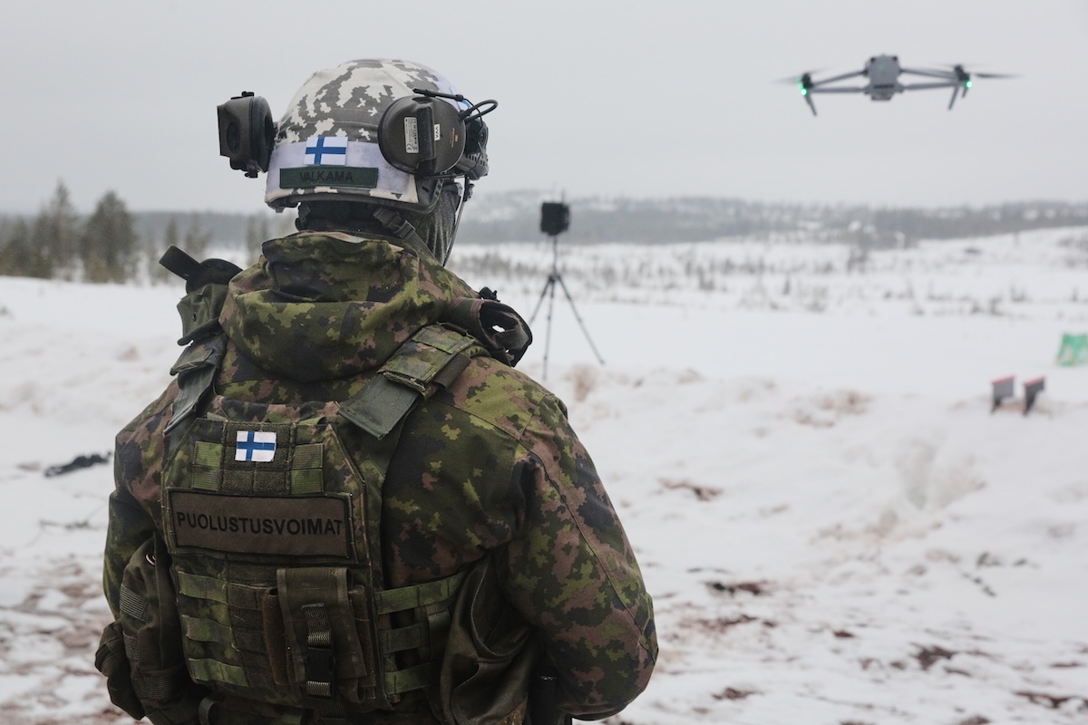 Un'esercitazione della NATO vicino a Rovaniemi, in Finlandia, il 17 marzo 2026 (AP Photo/Aino Vaananen)