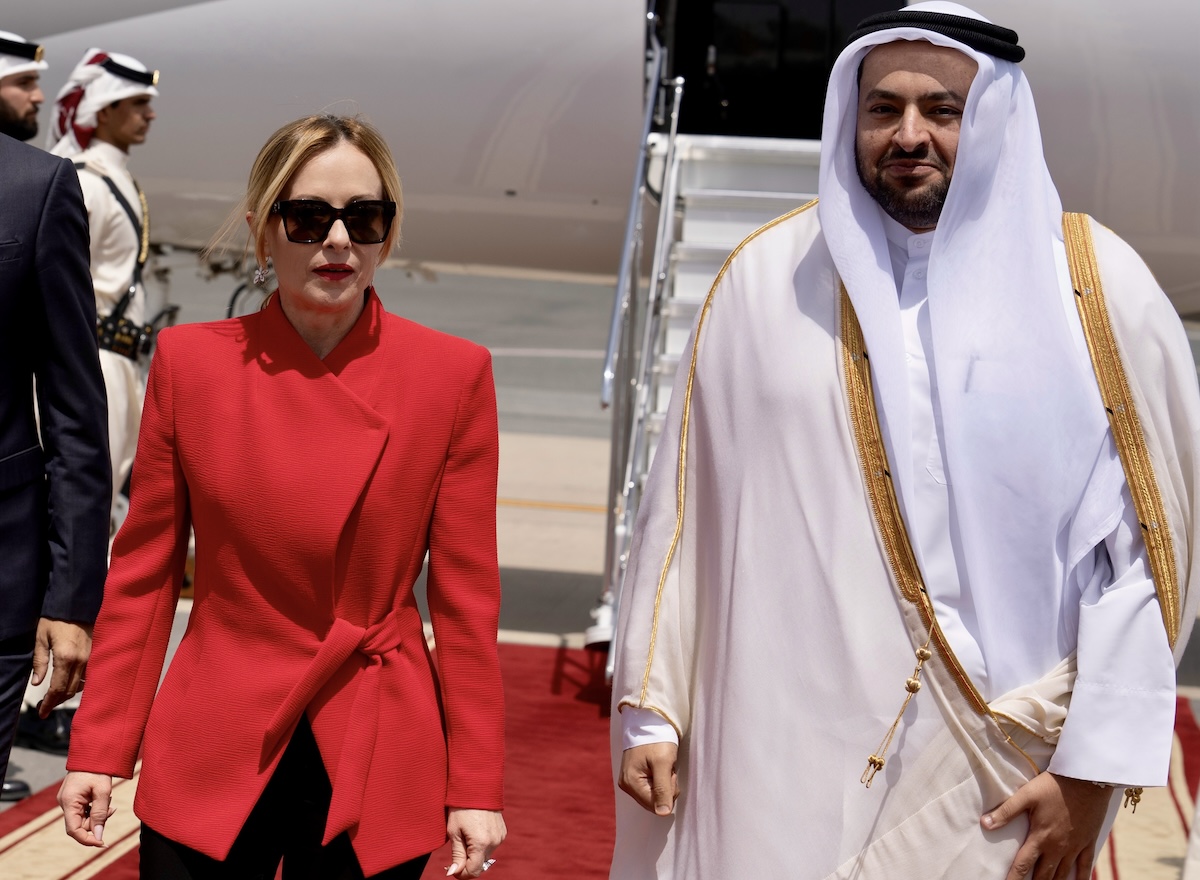 Giorgia Meloni è andata in cerca di gas e petrolio nel Golfo Persico