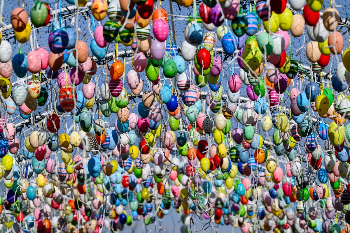 Cosa c’entrano le uova e i conigli con la Pasqua