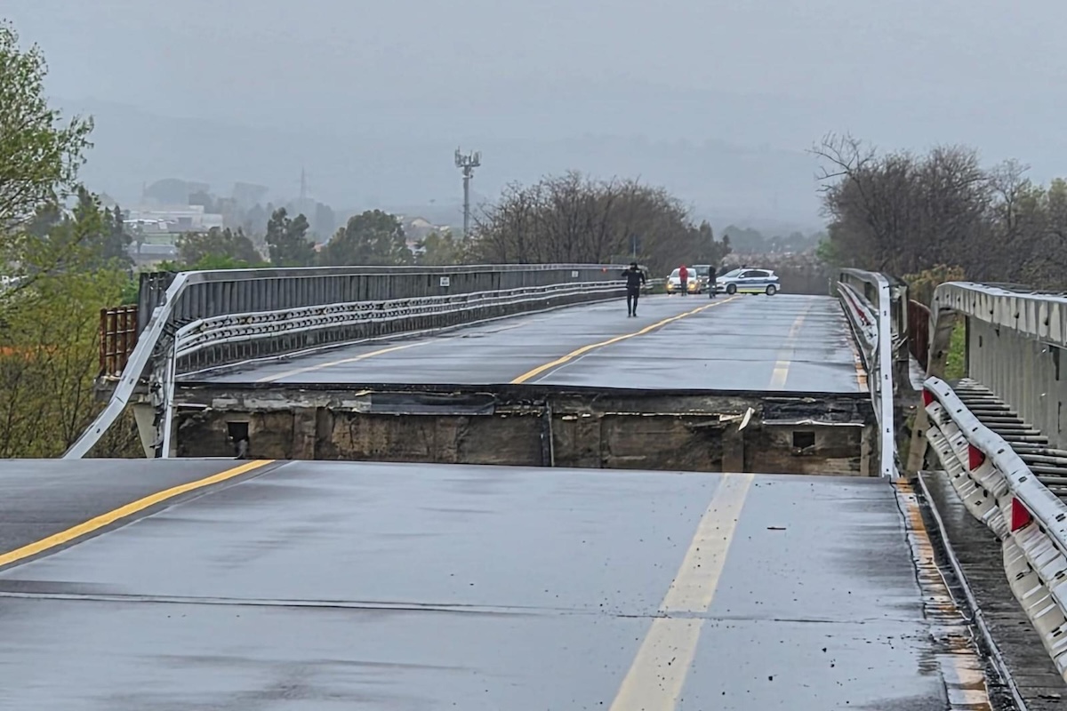 Le ricerche dell’uomo disperso nel crollo di un ponte in Molise sono più complicate del previsto