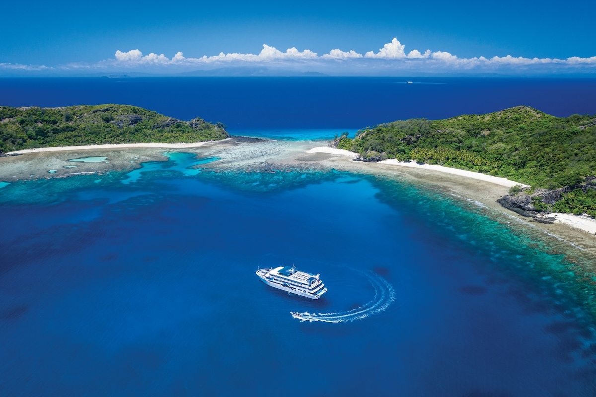 Una piccola nave da crociera della compagnia Blue Lagoon Cruises alle Fiji (Blue Lagoon Cruises/Facebook)