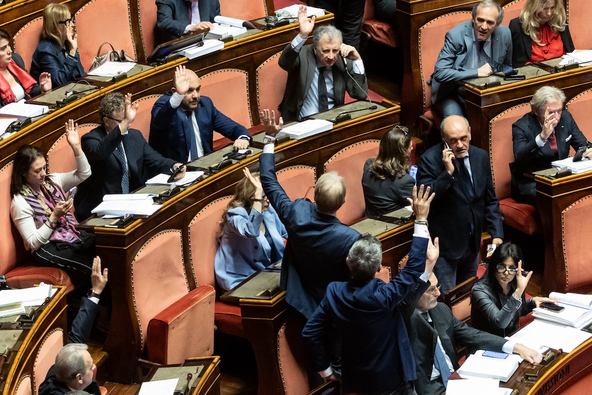 Il governo vuole pagare gli avvocati che riescono a far rimpatriare i migranti