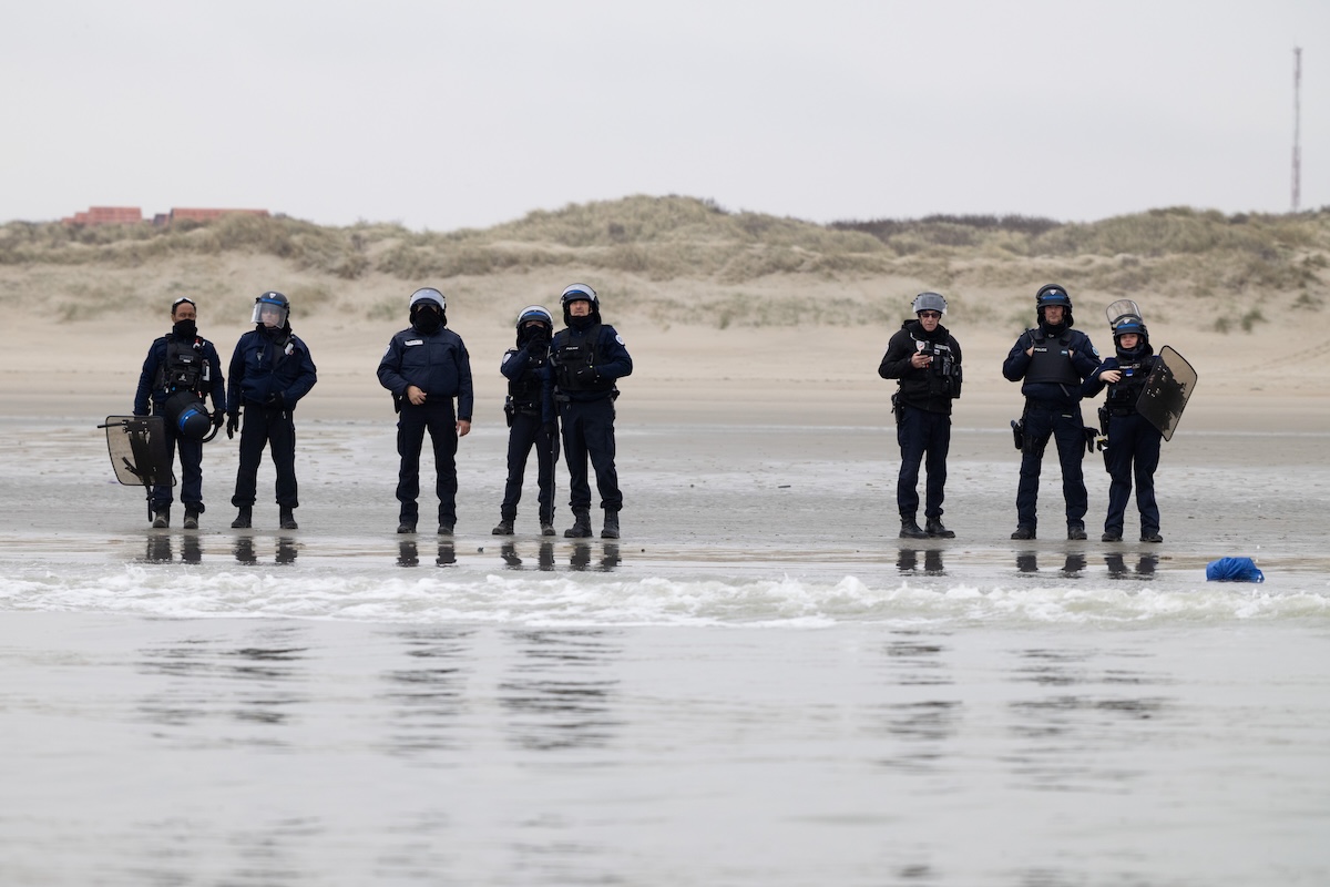 Francia e Regno Unito si sono accordati per limitare l’immigrazione attraverso la Manica