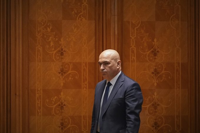 La mozione di sfiducia che ha messo d’accordo il centrosinistra e l’estrema destra, in Romania
