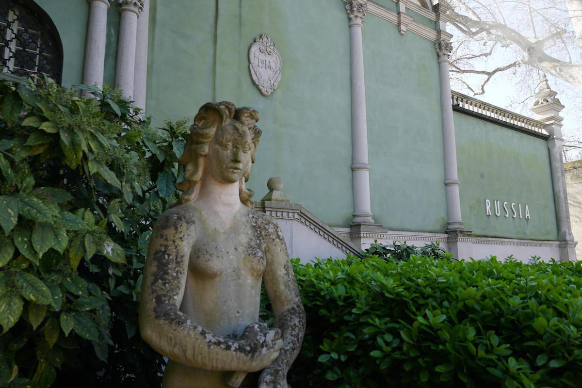 Leggi l'articolo: Tutto il caso attorno alla Biennale di Venezia, daccapo