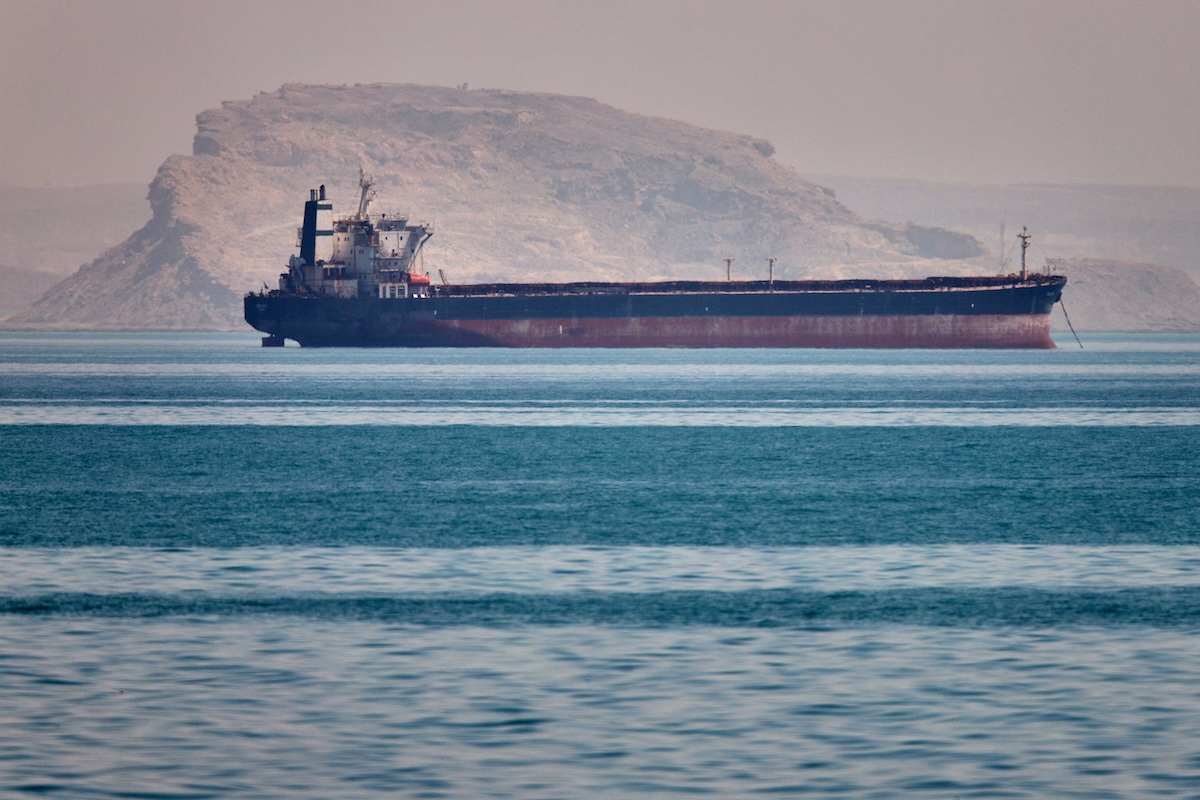 L’Iran ha detto di avere sparato contro una nave militare statunitense nello stretto di Hormuz
