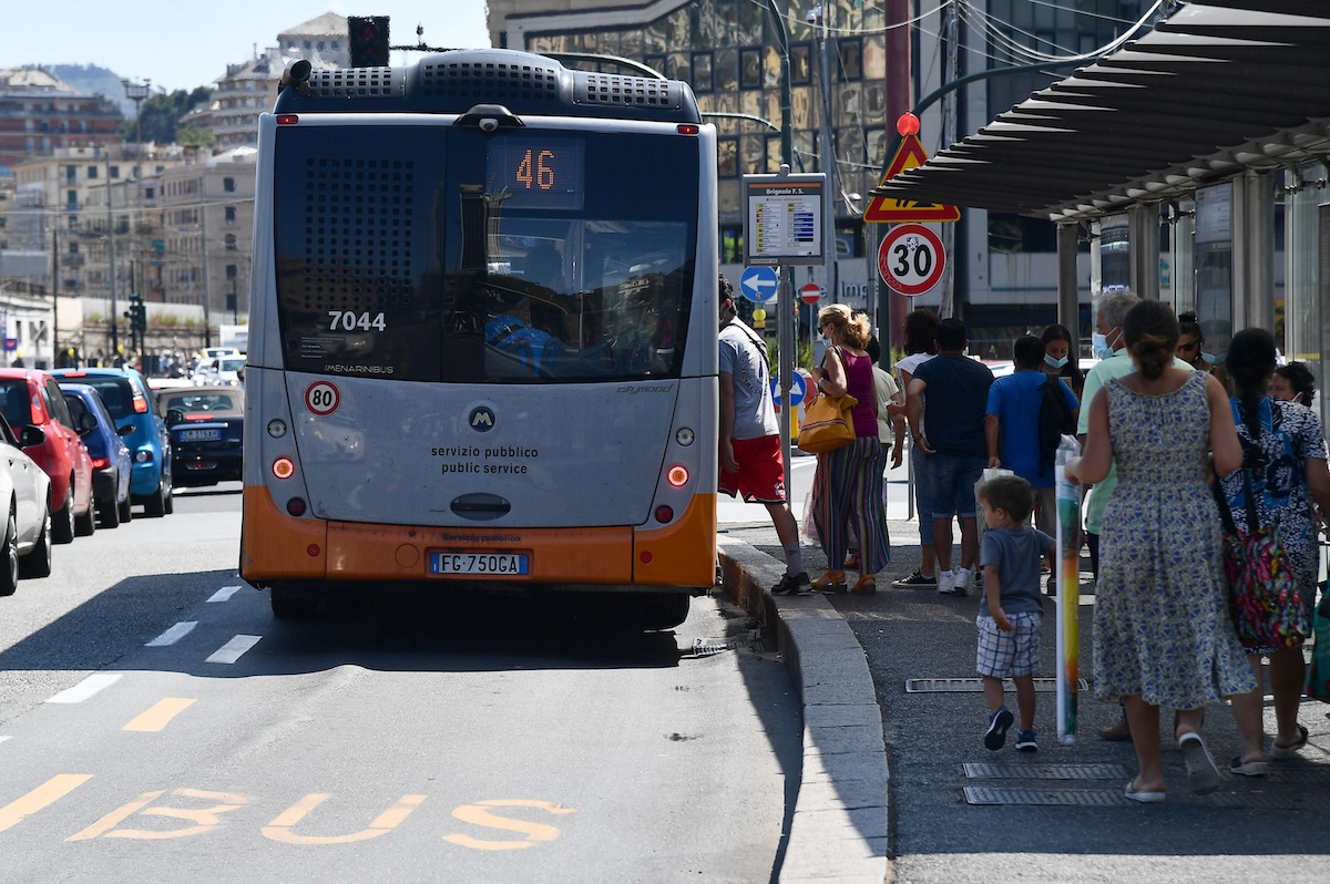 Stanno arrivando i soldi per mettere in sesto l’azienda dei trasporti di Genova