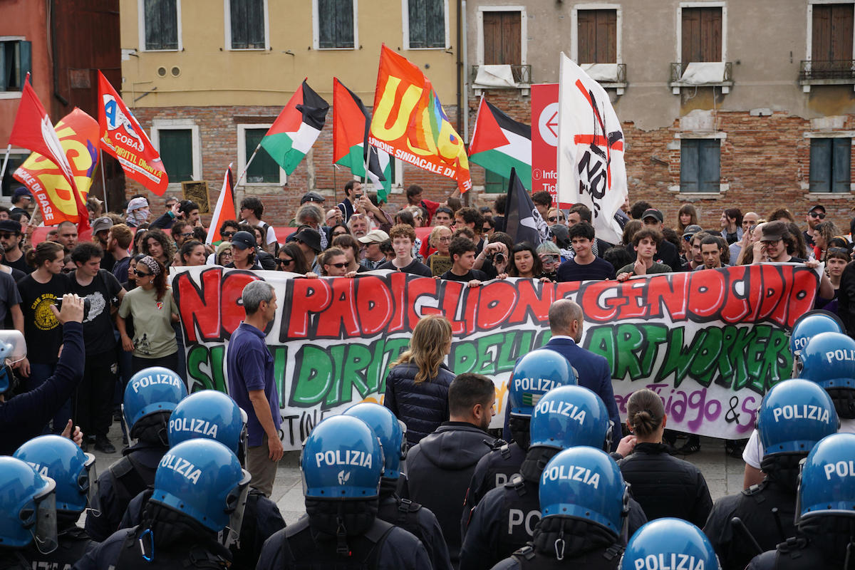 Le proteste contro la partecipazione di Israele alla Biennale di Venezia