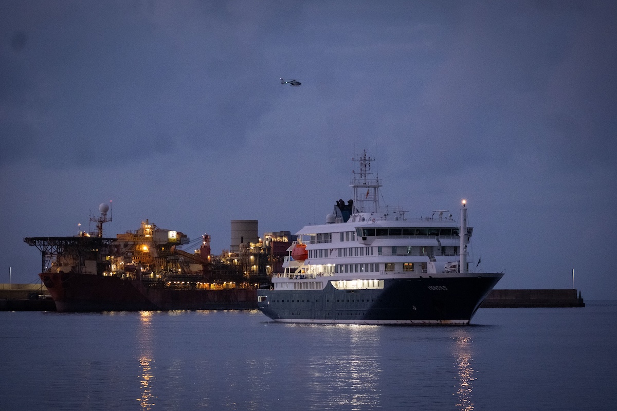 La nave su cui è in corso un’infezione da hantavirus è arrivata a Tenerife