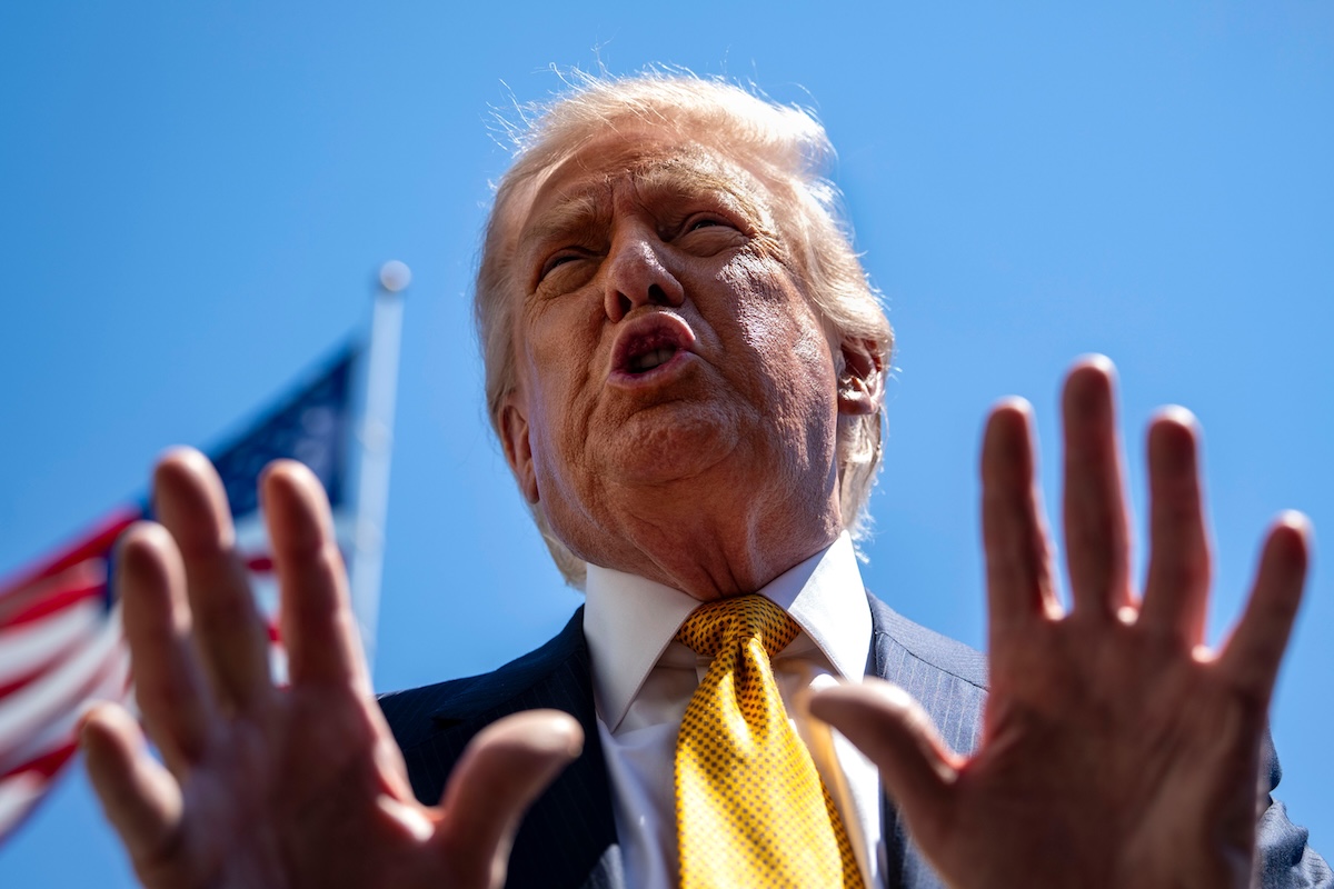 Le aziende tecnologiche hanno convinto Trump a non regolare di più le AI, per ora