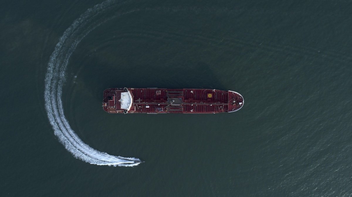 Iran e Oman stanno trattando per far pagare un pedaggio nello stretto di Hormuz