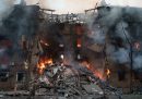 Un edificio residenziale dopo un bombardamento russo a Kiev, il 24 maggio (AP Photo/Evgeniy Maloletka)