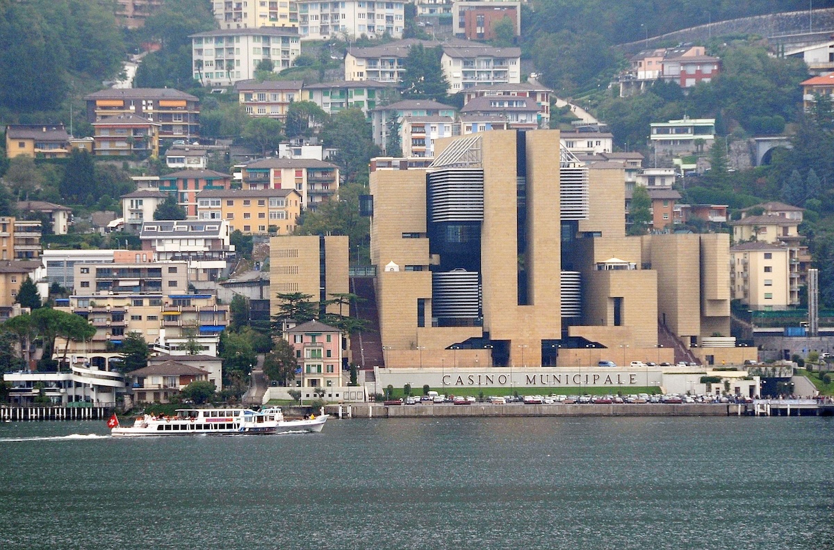 La dura vita di un comune italiano in Svizzera