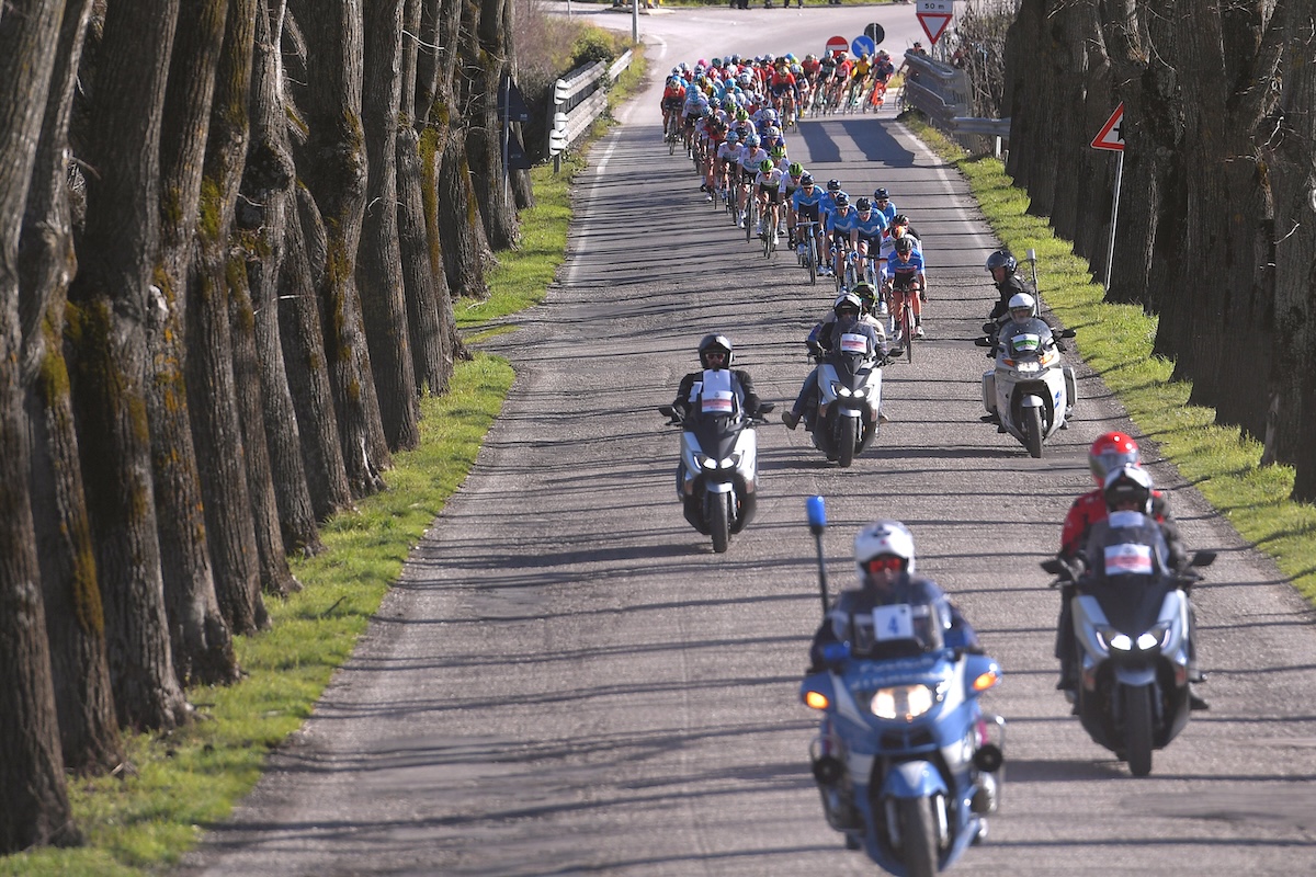 Nel ciclismo le moto sono un problema
