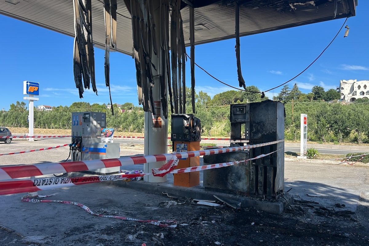 In che condizioni vivevano e lavoravano i braccianti bruciati vivi in Calabria