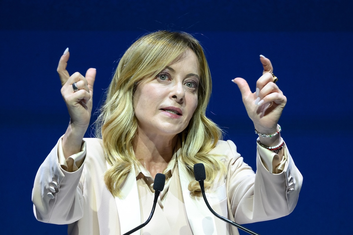 Giorgia Meloni vuole che venga dichiarato quando dei contenuti sono realizzati con l’AI