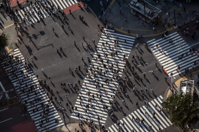 Abbiamo un’innata tendenza a girare a sinistra?