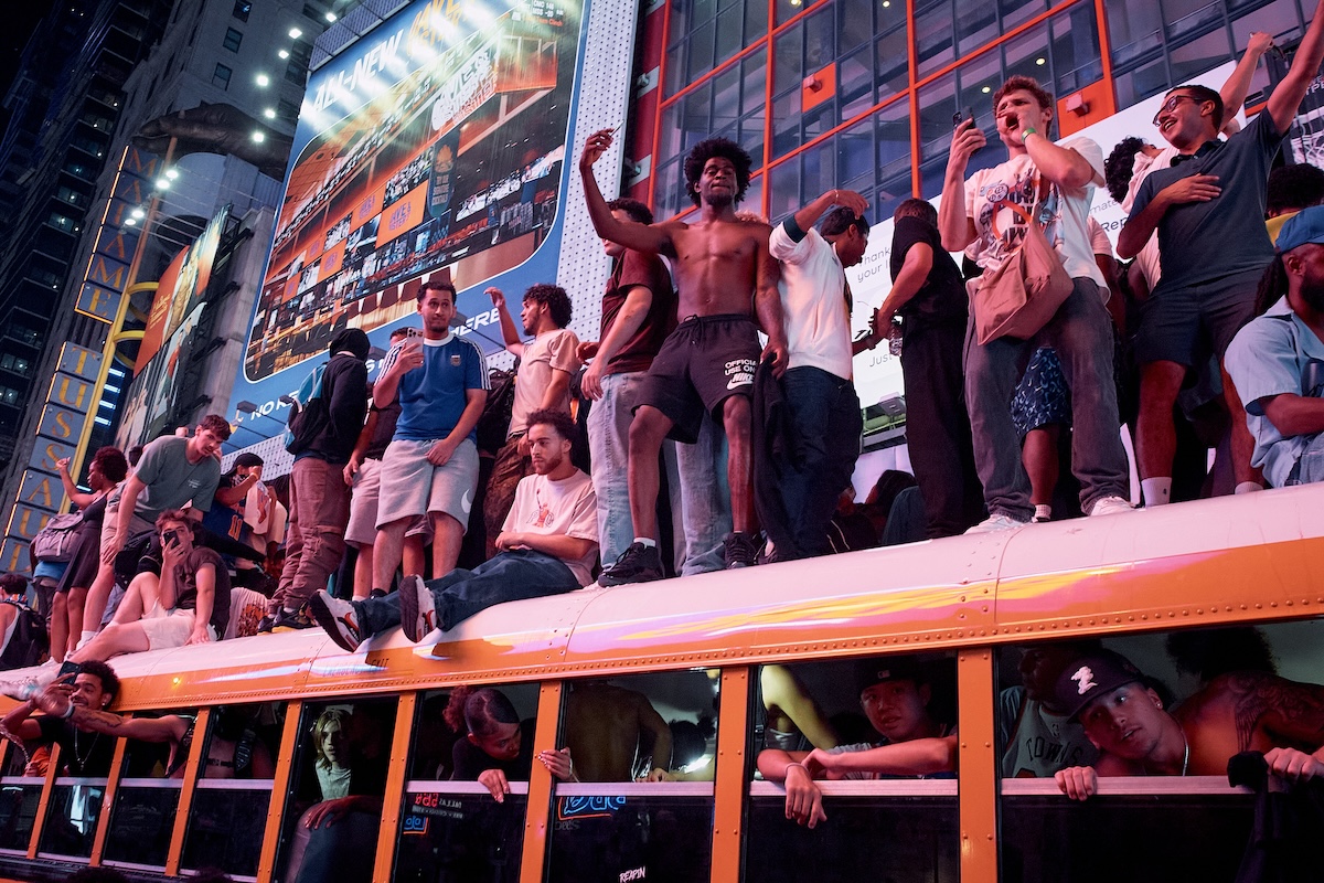 I video e le foto dei festeggiamenti a New York per la vittoria dei Knicks