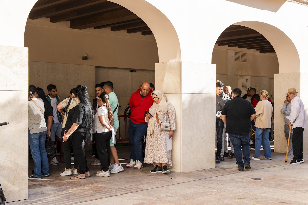 La regolarizzazione di immigrati in Spagna sarà più ampia del previsto