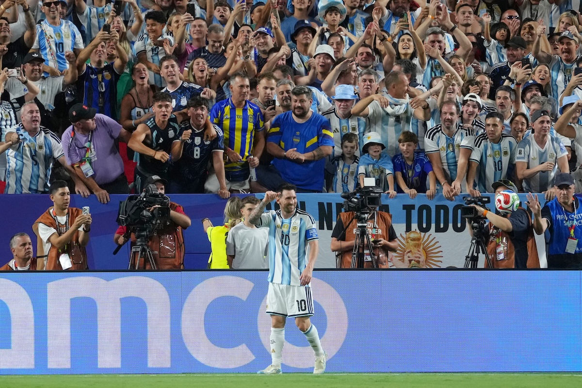 Il capitano dell'Argentina Lionel Messi durante la partita contro l'Algeria a Kansas City, 16 giugno 2026 (AP Photo/Ed Zurga)