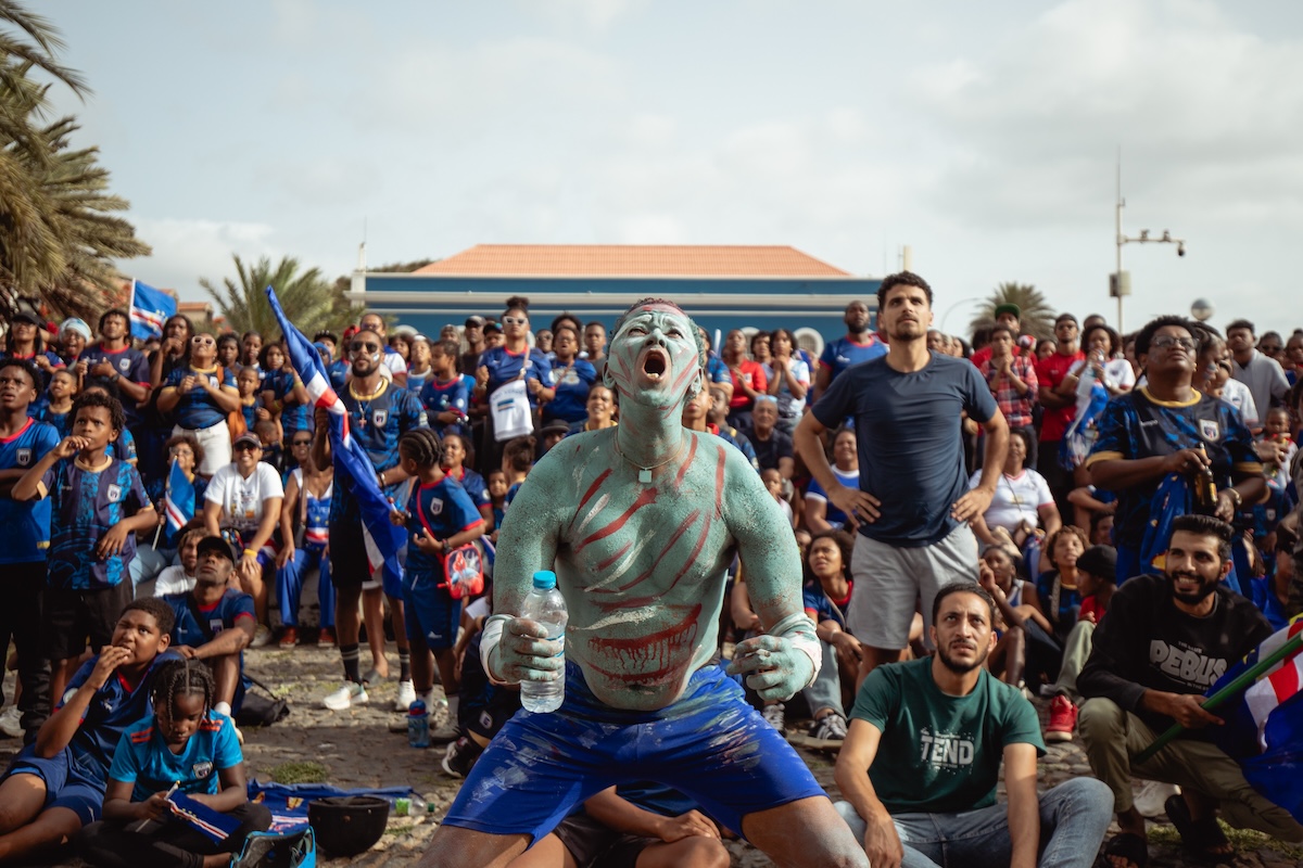 Tifosi di Capo Verde, durante la partita contro la Spagna, Mindelo, Capo Verde, 15 giugno(AP Photo/Queila Fernandes)
