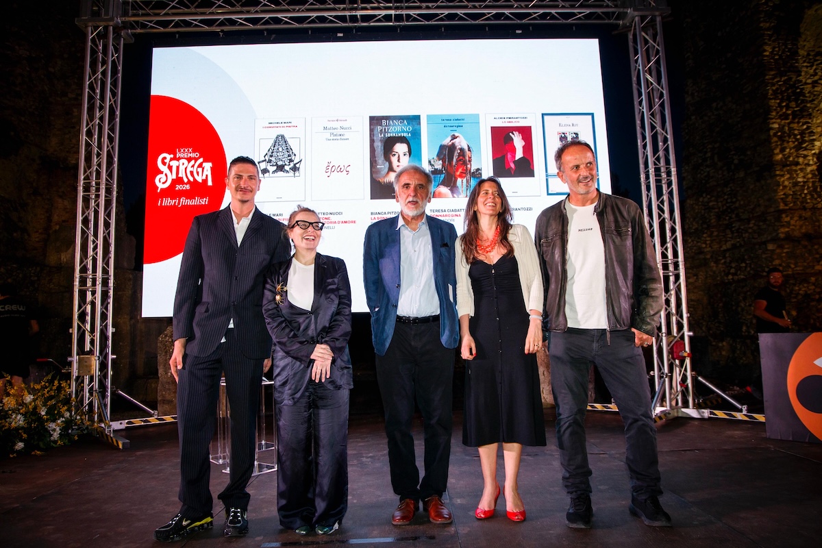 Ma perché i candidati allo Strega erano tutti su un pulmino?