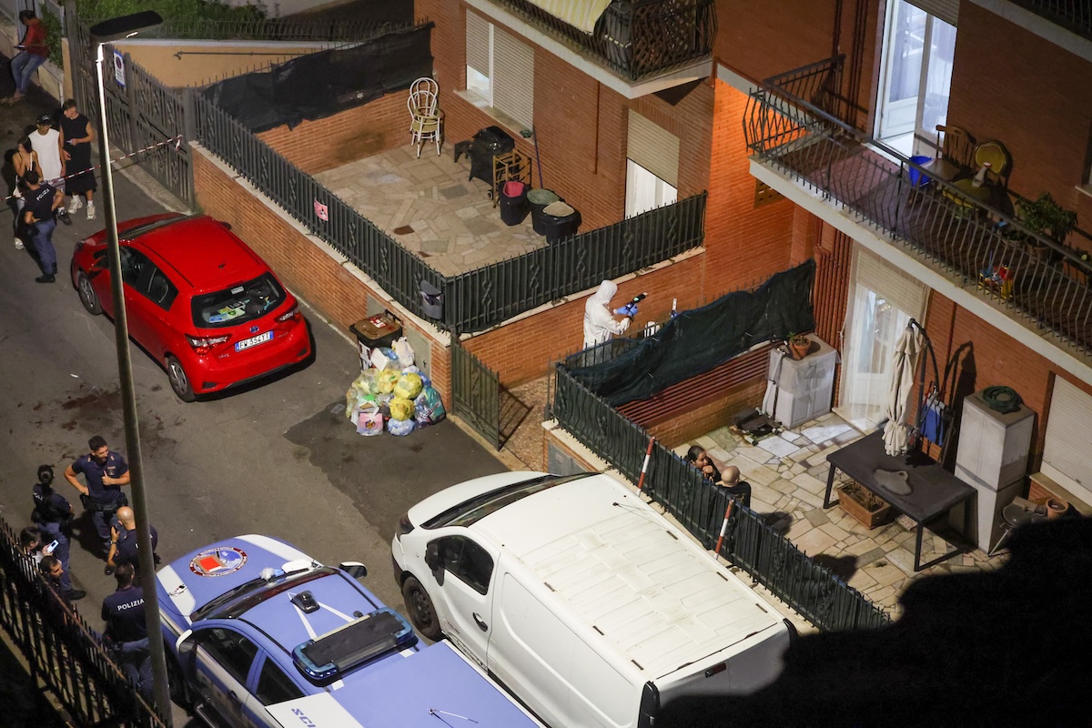 Tre persone della stessa famiglia sono state uccise in casa a Roma