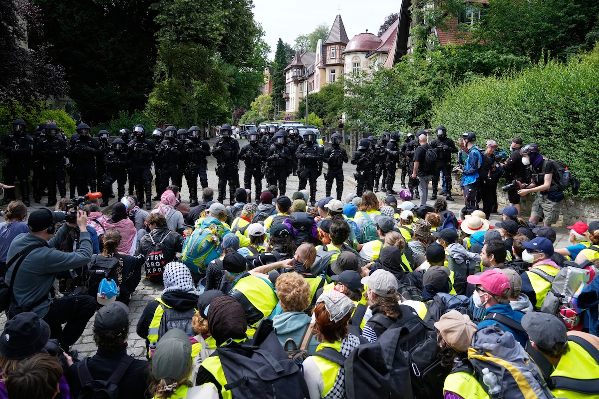 Le manifestazioni per ostacolare il congresso di AfD