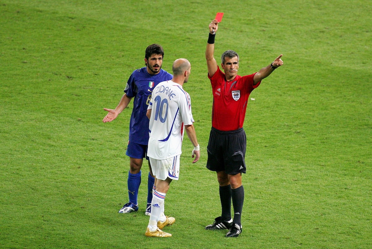 Horacio Elizondo, Zinedine Zidane e Gennaro Gattuso, il 9 luglio 2006 (Richard Sellers/Sportsphoto/Allstar via Getty Images)