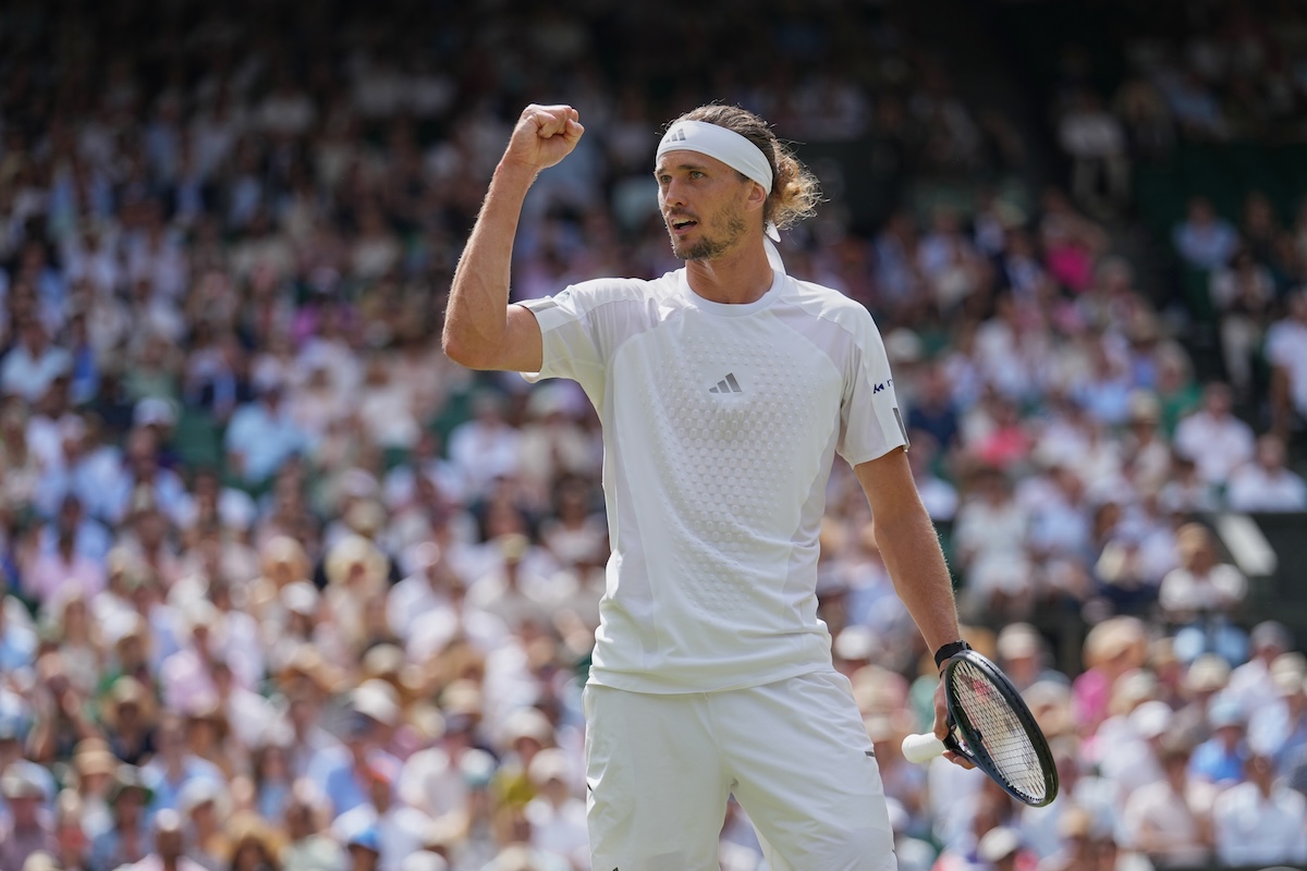 Alexander Zverev festeggia la vittoria di un punto nella semifinale contro Arthur Fery a Wimbledon (AP Photo/Kirsty Wigglesworth)