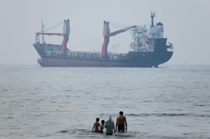 Gli Stati Uniti hanno bloccato di nuovo lo stretto di Hormuz