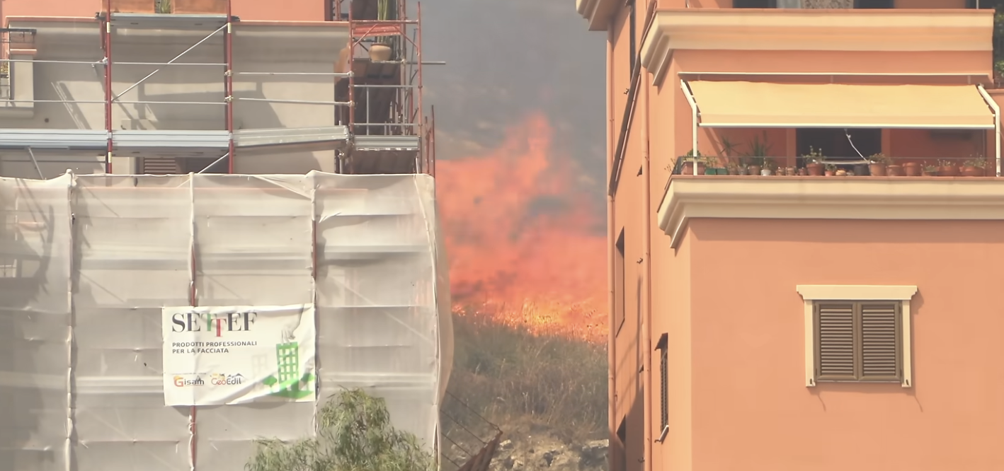 Ci sono incendi in tutta la Sicilia