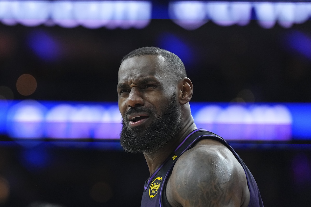 LeBron James giocherà con i Philadelphia 76ers