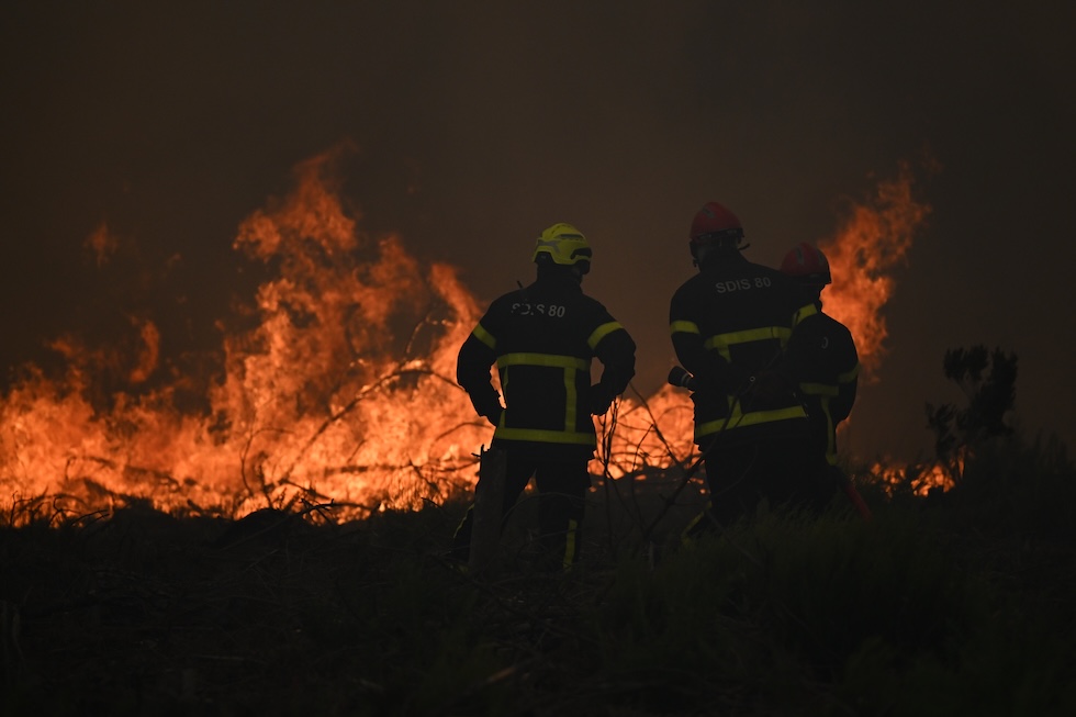 Le foto degli incendi in Francia e Spagna