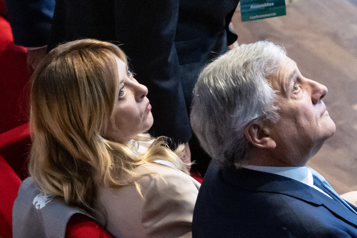 Cosa sono le “intercettazioni a strascico” che stanno facendo litigare la destra