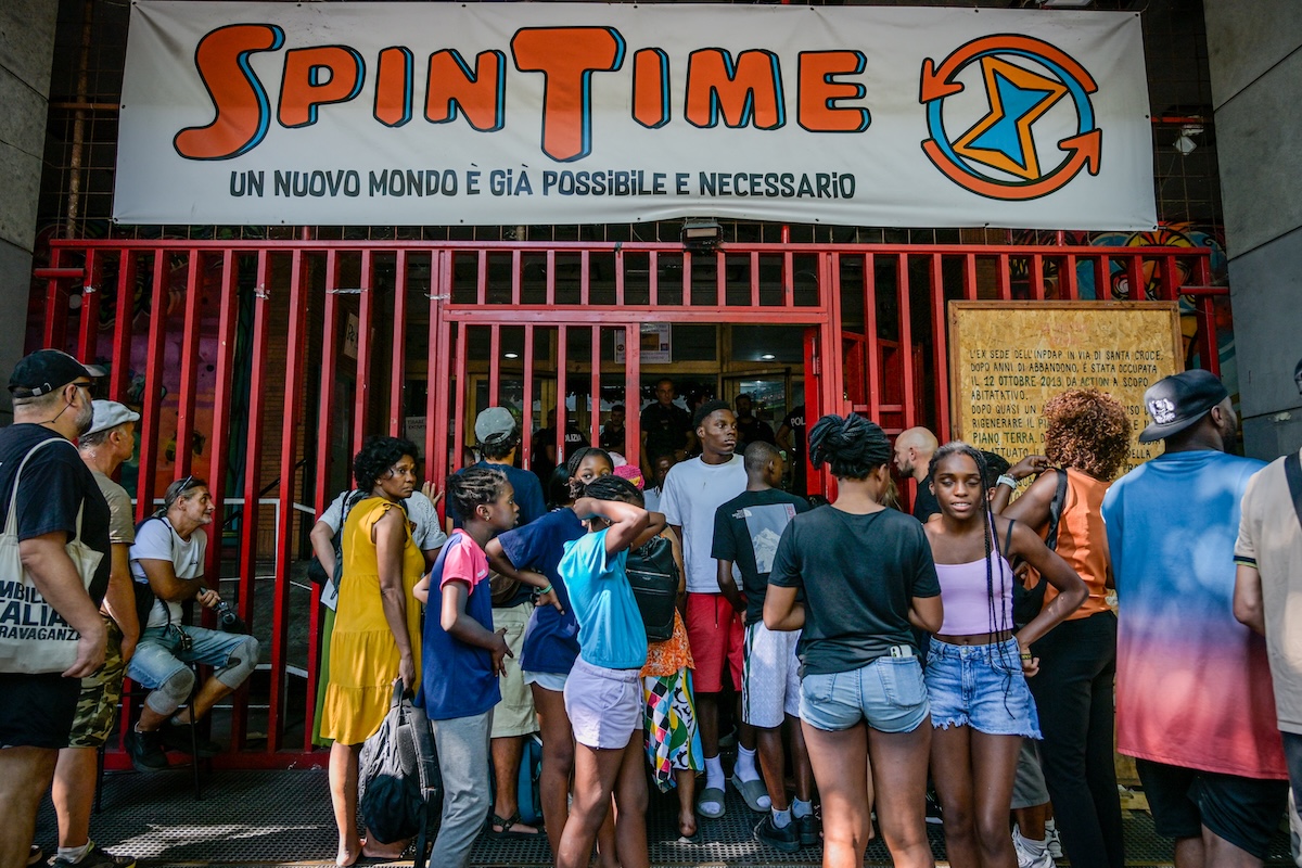 Lo Spin Time di Roma è stato sgomberato per un incendio