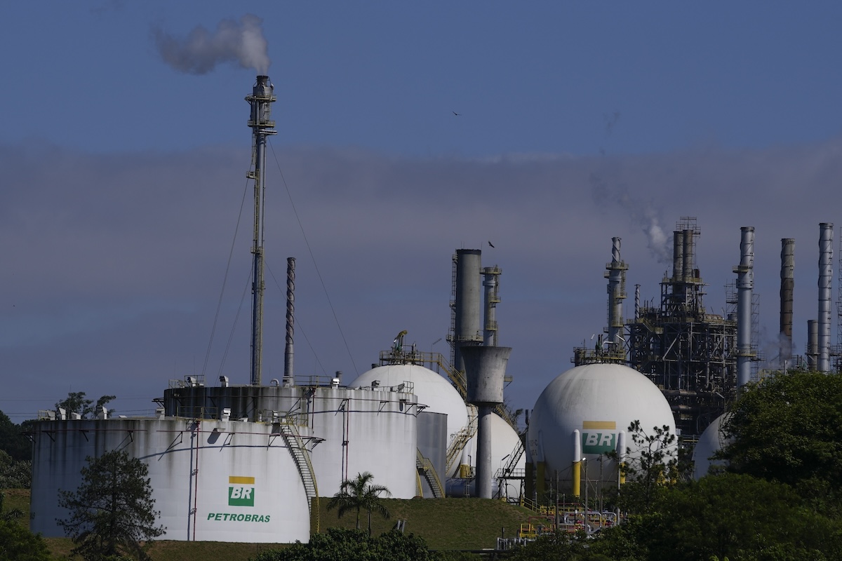 I paesi dell’OPEC+ hanno annunciato un nuovo aumento della produzione di petrolio per farne scendere il prezzo