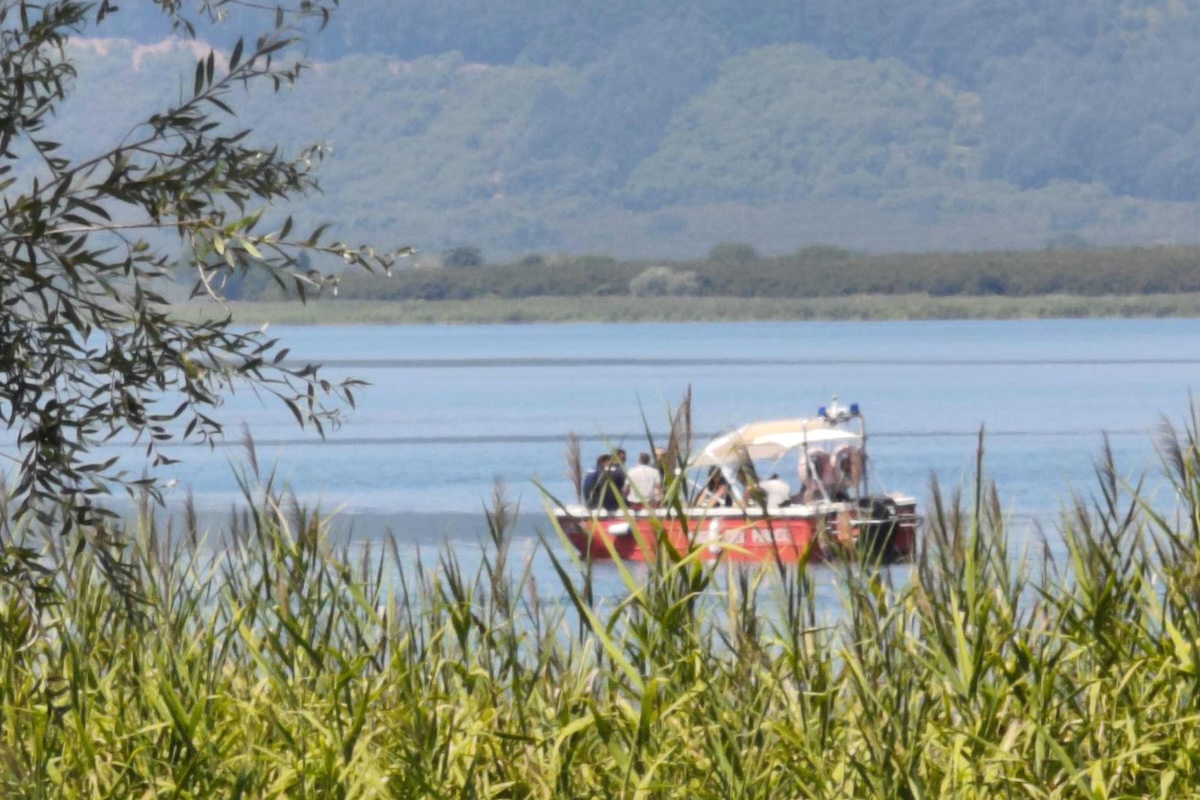 Le ricerche del corpo di Luigi Cavallari nel lago di Vico, 4 agosto 2026 (ANSA/MAX VISMARA)