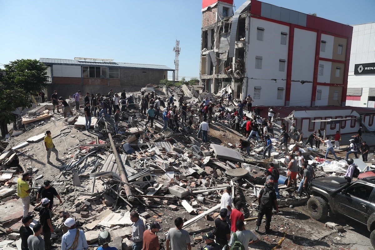 Almeno 22 persone sono morte in un forte terremoto in Colombia