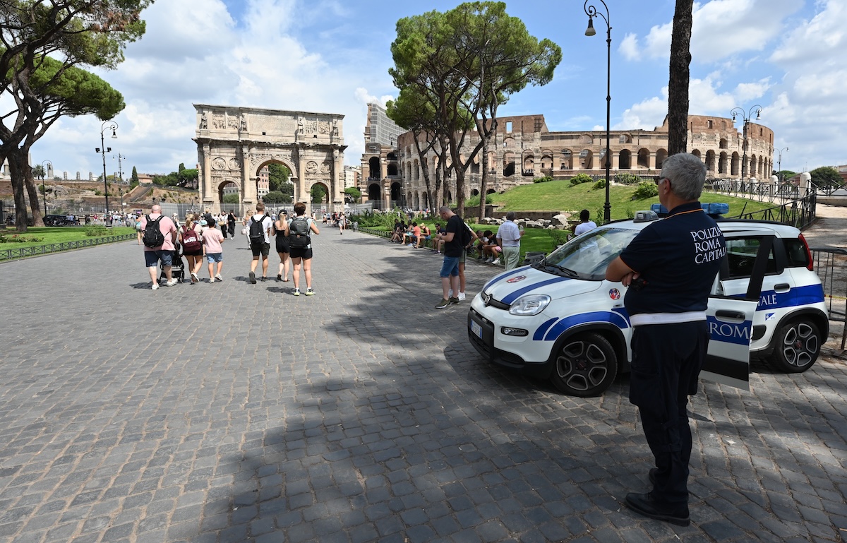 Anche l’area intorno al Colosseo è diventata una “zona rossa”