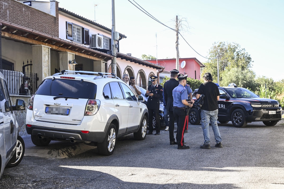 Si sa ancora poco sulla famiglia trovata morta a Pietralata