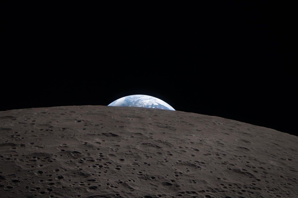 Immagine per Che forma hanno le lacrime in mancanza di gravità