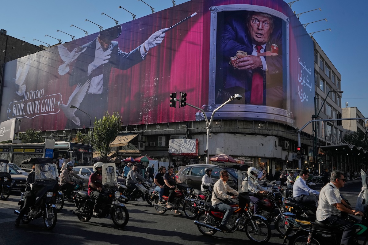 I poster di propaganda iraniani hanno una lunga storia