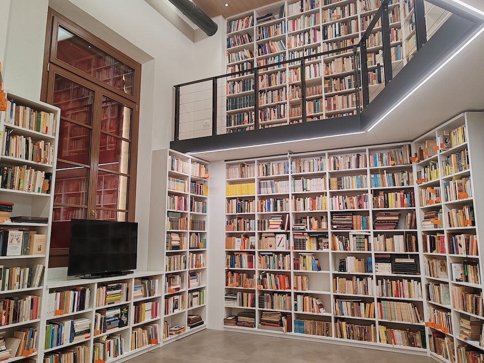 Ricostruire la mitica biblioteca di Umberto Eco