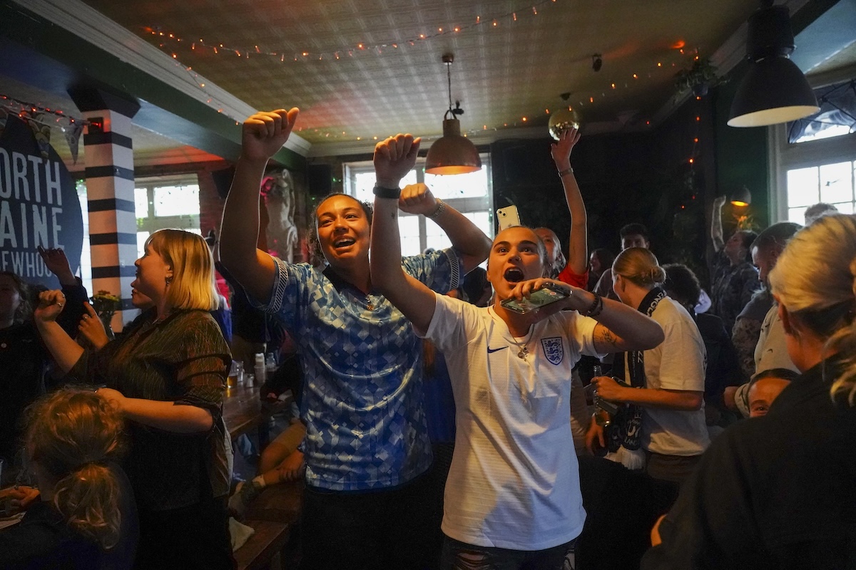 I bar dove vedere le partite, però femminili
