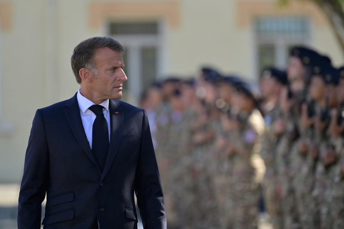 La Francia invierà militari in Arabia Saudita per proteggerne gli impianti petroliferi