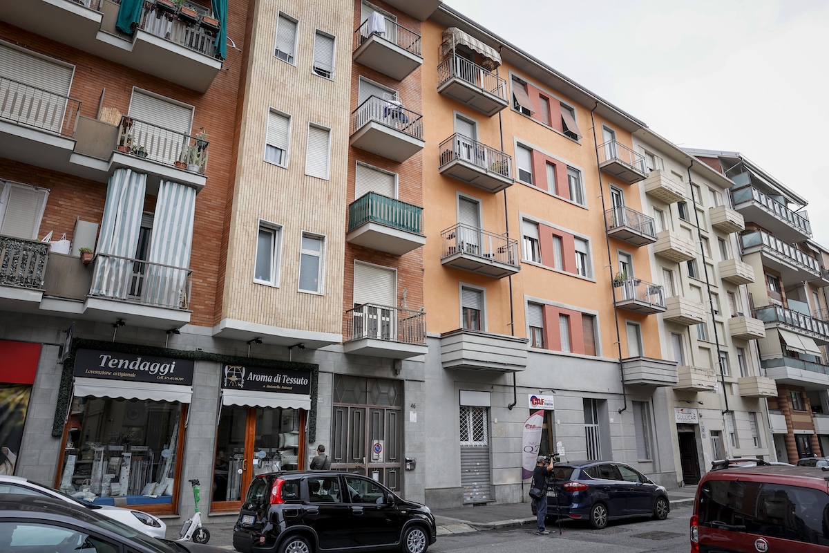 Il corpo di un uomo fatto a pezzi è stato trovato in una casa di Torino