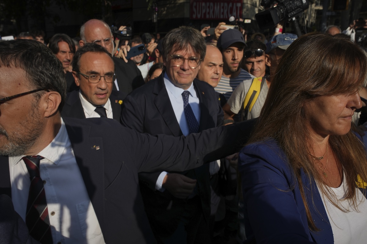 La Spagna ha revocato l’ordine di arresto contro Carles Puigdemont
